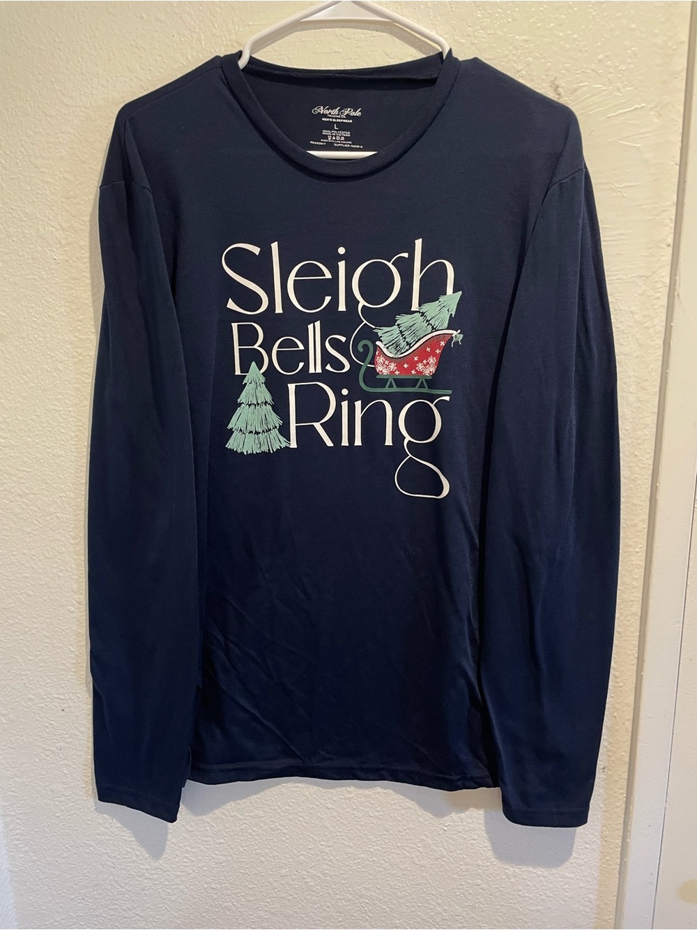 🎄 North Pole Trading Co. Men’s "Sleigh Bells Ring" PJ Top - L 🎄